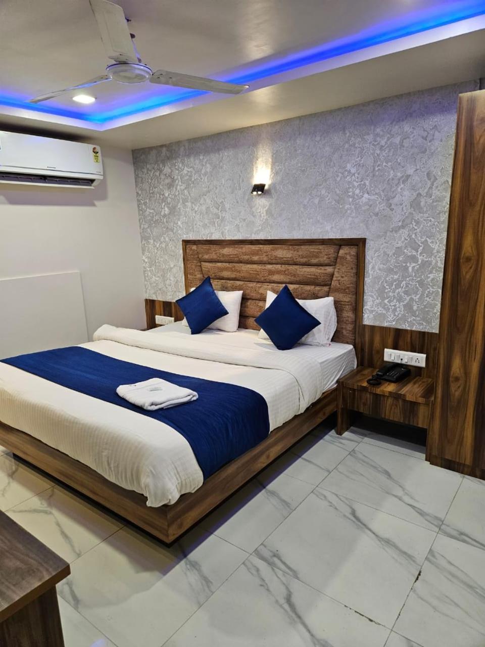 Hotel Ozone,Αχμπανταμπάντ Εξωτερικό φωτογραφία