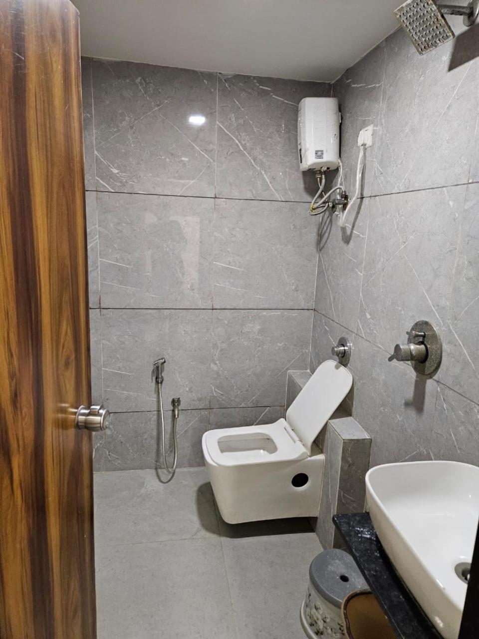 Hotel Ozone,Αχμπανταμπάντ Εξωτερικό φωτογραφία