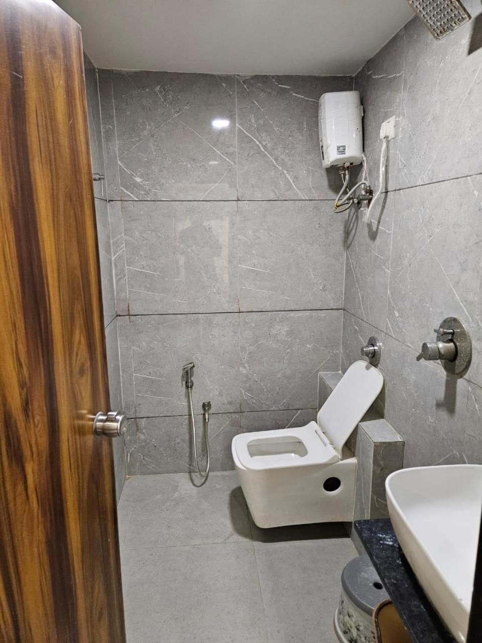 Hotel Ozone,Αχμπανταμπάντ Εξωτερικό φωτογραφία