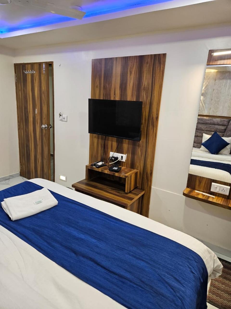 Hotel Ozone,Αχμπανταμπάντ Εξωτερικό φωτογραφία