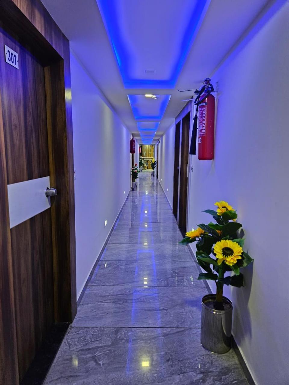 Hotel Ozone,Αχμπανταμπάντ Εξωτερικό φωτογραφία