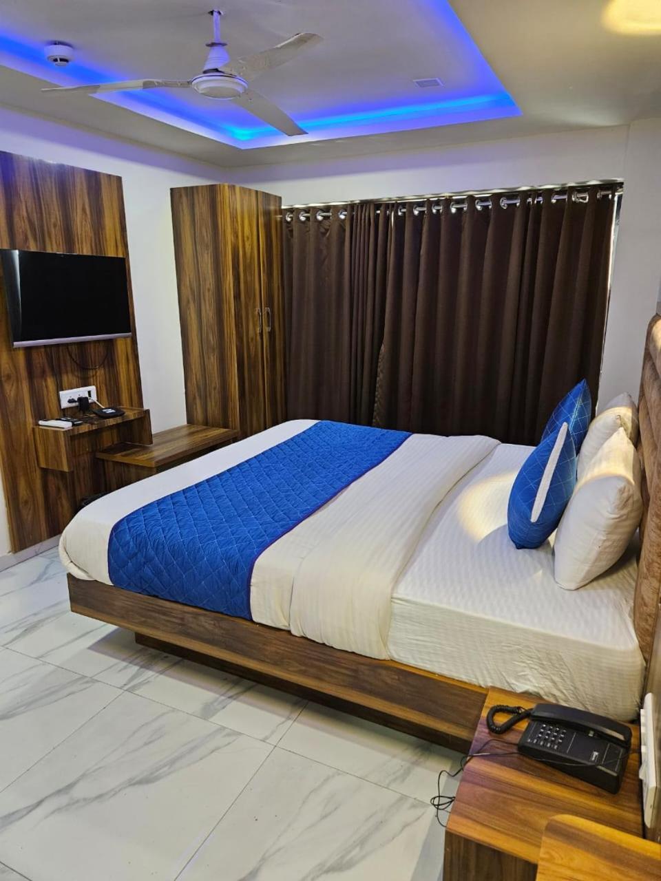 Hotel Ozone,Αχμπανταμπάντ Εξωτερικό φωτογραφία